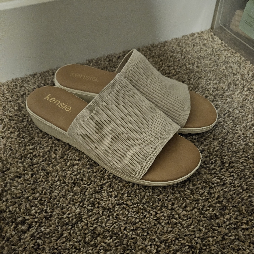 Kensie Women's Cream Slide Sandals